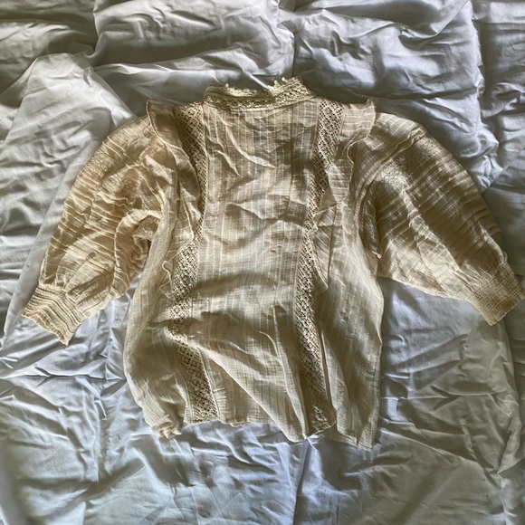 Beautiful crochet and cotton puffed sleeves blouse! - Picture 2 of 3